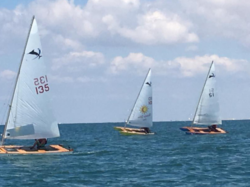 Siete regatistas del CAND Chipiona participan hasta el próximo viernes en el Campeonato de España de Patín a vela