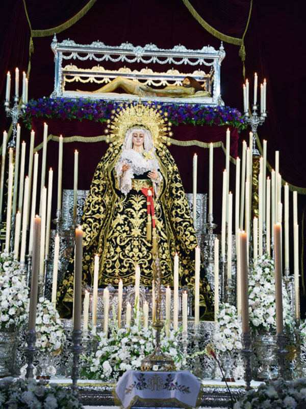 En la ribereña localidad Sevillana de Alcalá del Río, se inauguró su anual calendario de cultos de los Dolores Gloriosos