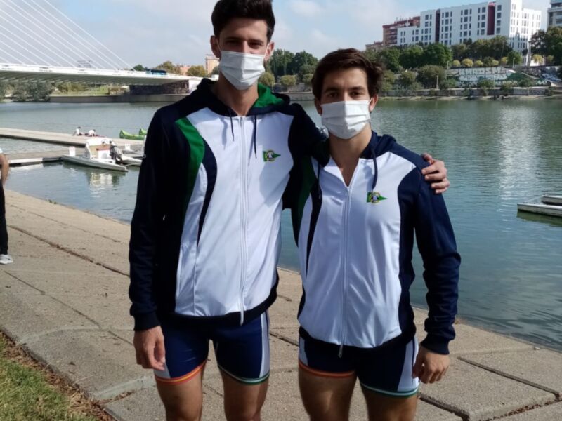 El Club Náutico, subcampeón de Andalucía de barcos de equipo de piragüismo