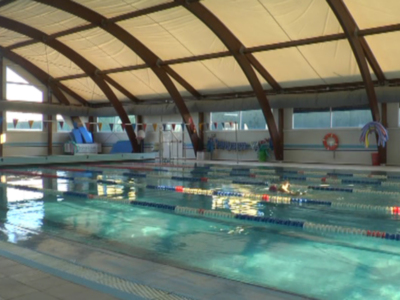 Firmado el contrato de gestión de la piscina municipal de Chipiona que permitirá su reapertura próximamente 