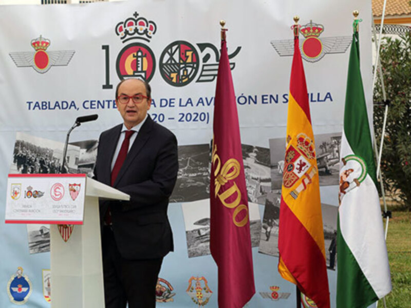 El Sevilla FC homenajea a la Base Aérea de Tablada