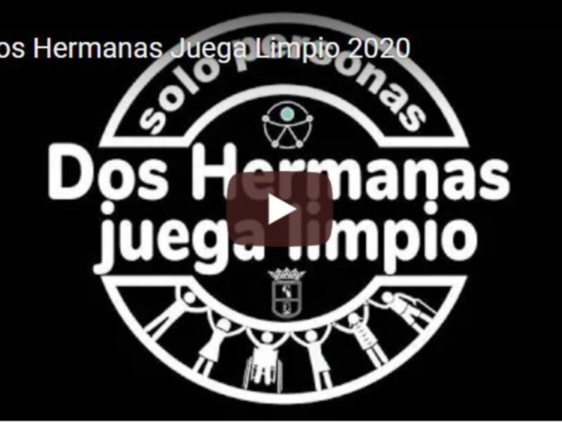 Logo de Dos Hermanas Juega Limpio 2020, con un diseño blanco y negro que muestra a dos personas sosteniendo una bandera.