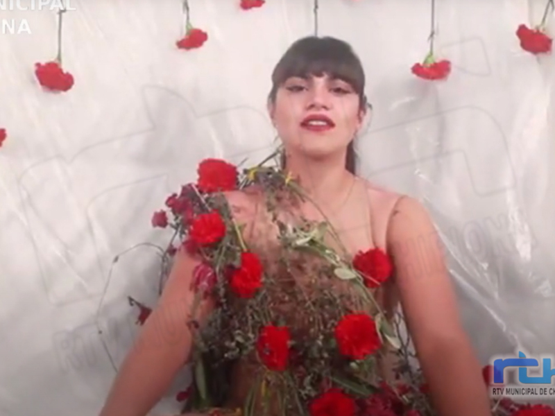 ‘Sin retroceder’, toda una declaración de intenciones en el primer tema en solitario de la chipionera Dulce 