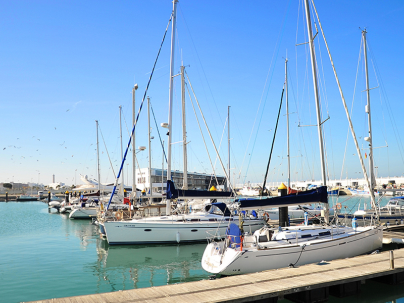 El puerto deportivo de Chipiona, veintiséis años con la Bandera Azul de los Mares Limpios de Europa