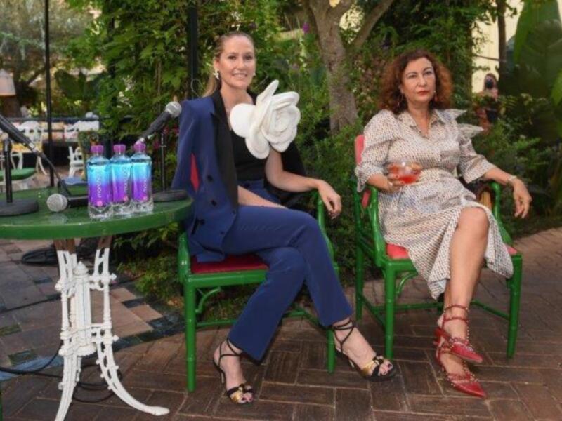 Lourdes Montes apoya a Fiona Ferrer en la presentación de su libro “La estilista” en Sevilla