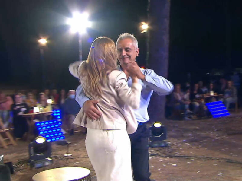 Carlos Baute y Marisol Bizcocho sorprenden a Hinojos en "El verano de tu vida"