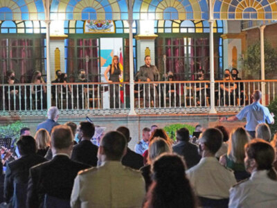 Concierto de la Compañía Sevillana de Zarzuela dedicada a los grandes vuelos en el aeródromo de tablada (Sevilla)