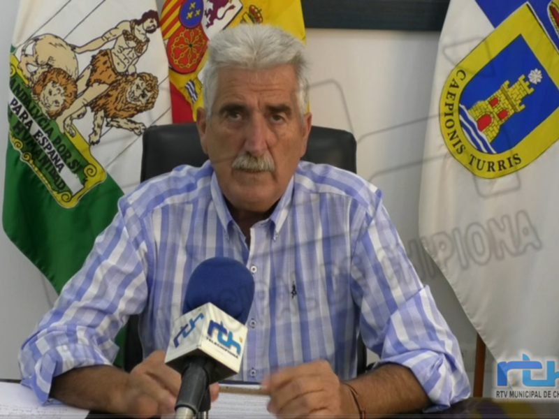 El alcalde de Chipiona firma el convenio de la subvención de Diputación para el acondicionamiento de la Colección Museográfica Rocío Jurado 