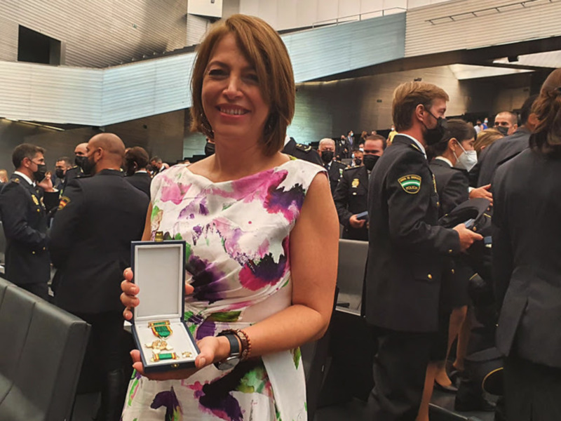 Mabel Mata, condecorada con la Cruz al Mérito Policial con Distintivo Blanco
