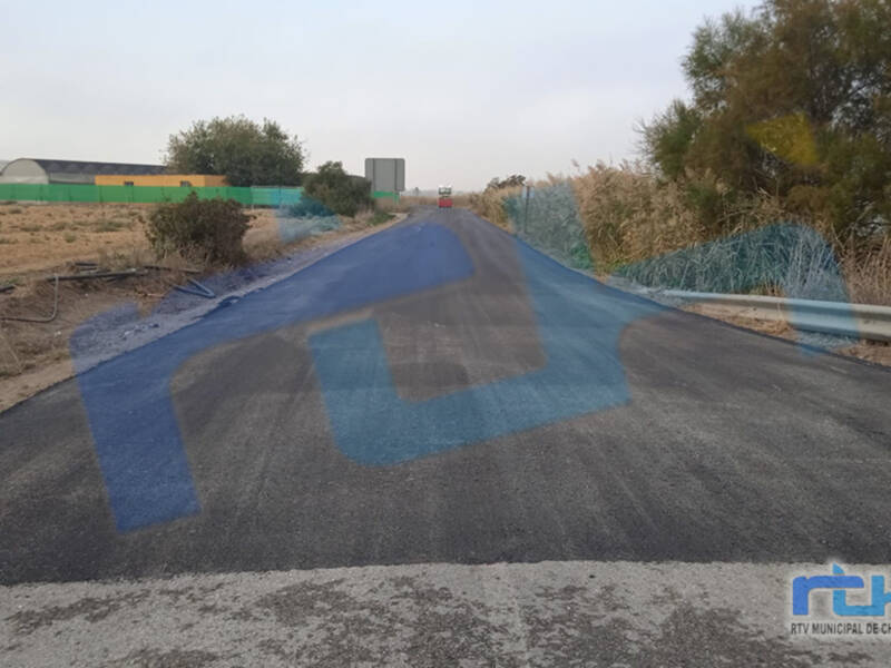 Finaliza el reasfaltado del camino del Abulagar y comienzan los trabajos de mejora del camino de Chapitel 