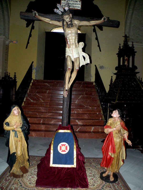 La Asociación de Fieles del Cristo del Buen Fin de Alcalá del Río celebra misa de Réquiem por sus difuntos.