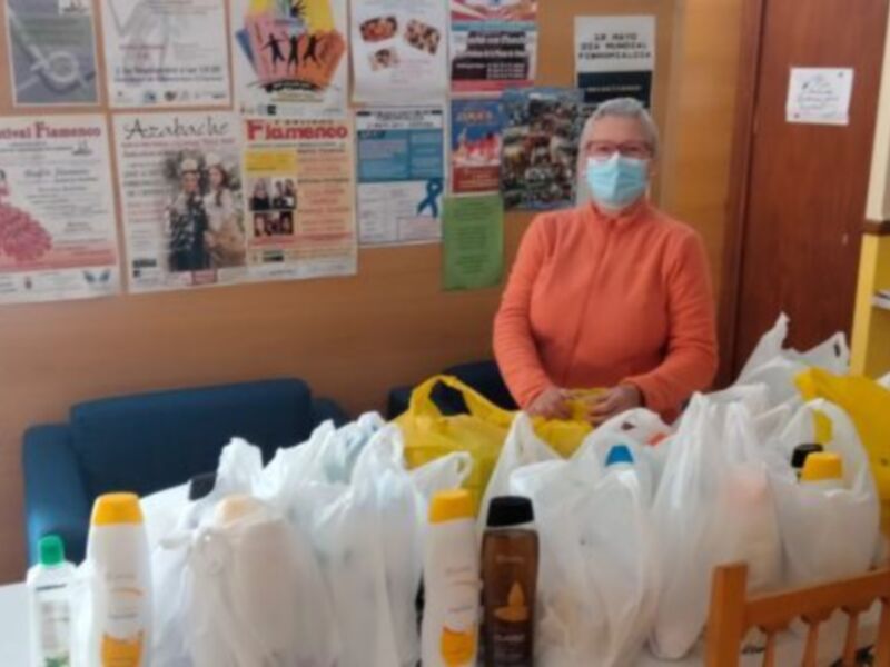 Bienestar Social procede al reparto de lotes especiales de alimentos y otros artículos a familias necesitadas 