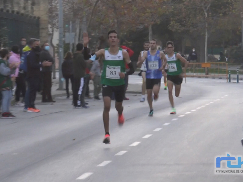 El joven Walid Msahli ganador absoluto y Siri Ulvestad primera mujer en una San Silvestre de Chipiona que se trasladó a calles más amplias 