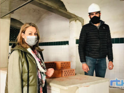 María Naval visita el Mercado de Abastos de Chipiona para dar a conocer en que momento se encuentran los trabajos de rehabilitación 