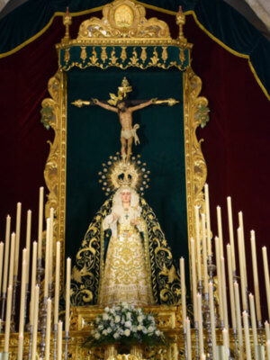 Altar efímero de los cultos en honor a la Virgen de las Angustias Coronada de Alcalá del Río