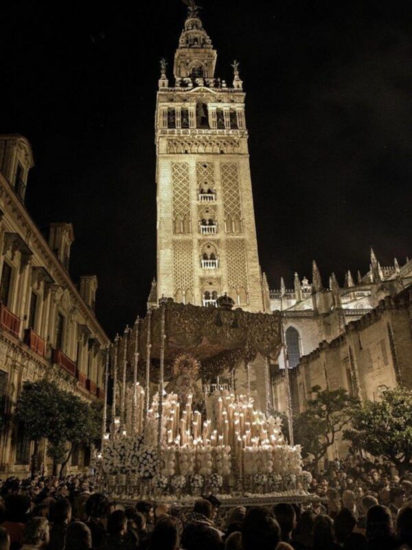 Presentada la decimoctava edición de 'Cómo llora Sevilla' del padre Cué