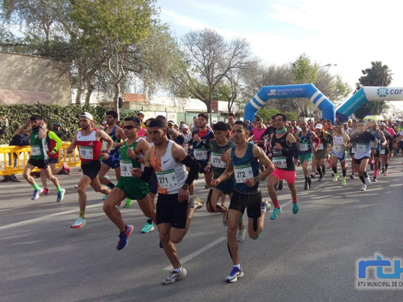 Sergio Mena se impone en el ansiado retorno de la Media Maratón ‘Costa de la Luz’ tras dos años