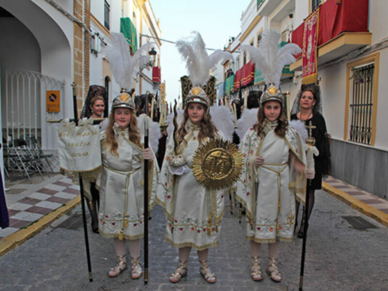 Viernes Santo de recogimiento oración y fe en la localidad ribereña de Alcalá del Río