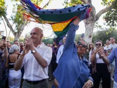 El alcalde llama a la ciudad a seguir siendo “un ejemplo” de tolerancia y respeto hacia la diversidad sexual durante la manifestación del Orgullo