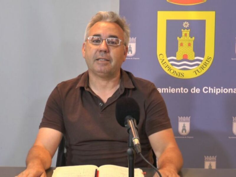 Pepe Mellado anuncia que las obras que se realizarán en Chipiona con el PFEA 2022 irán, en parte, a mejoras en barriadas 