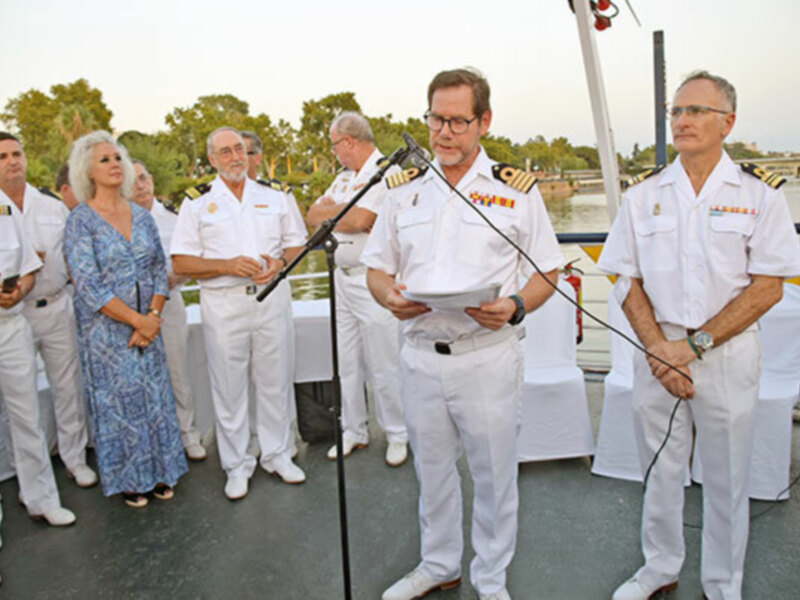 Oración al ocaso cantada en el barco Luna de Macarena por la Onomástica del Carmen