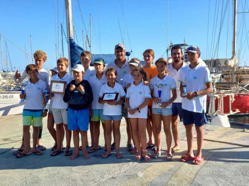 La flota sevillana se luce en el  Campeonato de Andalucía de la clase Optimist