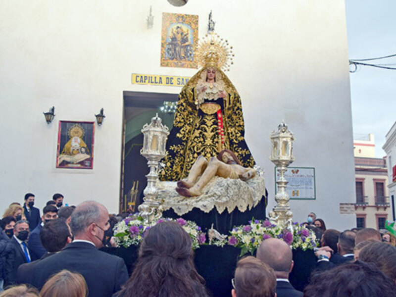 Procesión de traslado de los titulares de la Hermandad de la Soledad de Alcalá del Río
