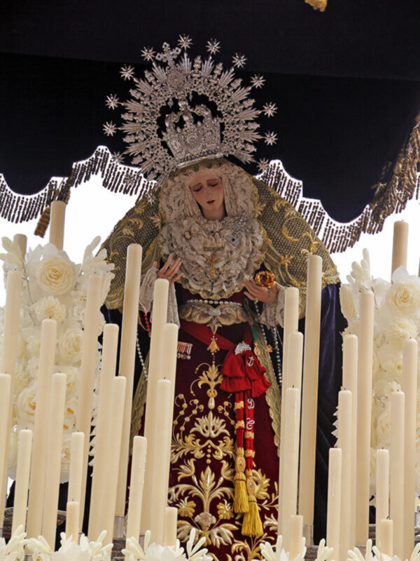 Procesión  bajo Palio de Ntra. Sra. del  Desconsuelo de los Príncipes