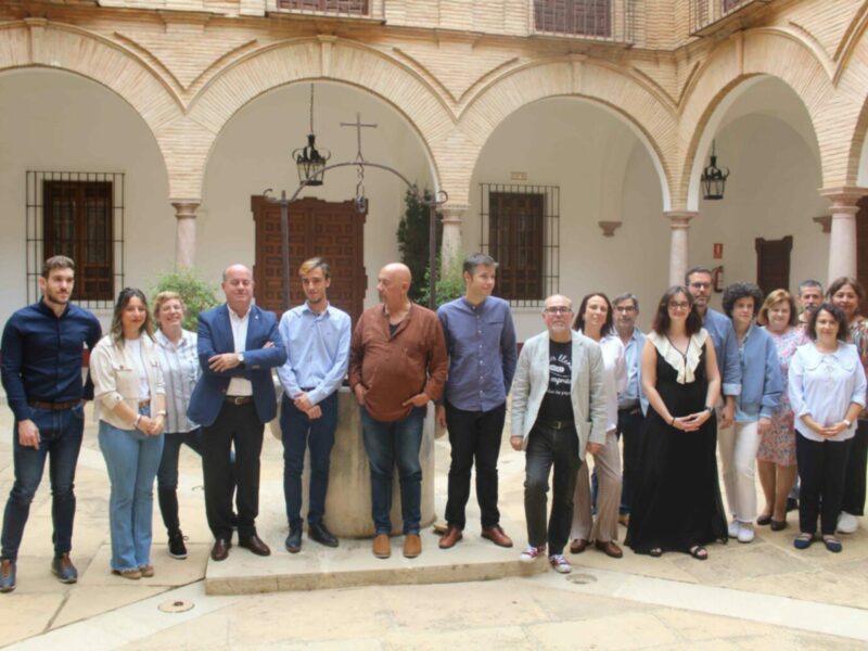 Juan Luis Rincón recibe el primer premio  de la  X Edición del Certamen Literario María Carreira en Antequera.