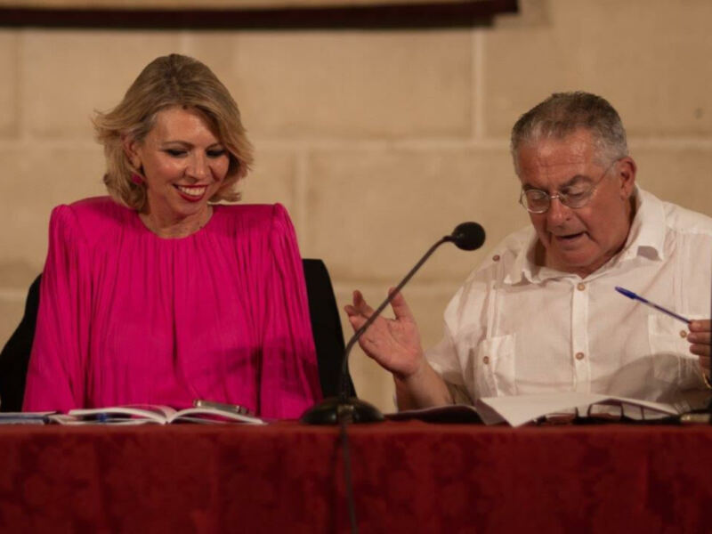Marina Bernal pasó con sus ‘Anónimos Infinitos 3’ por la Feria del Libro de Jerez que fue un  éxito de público y presentaciones