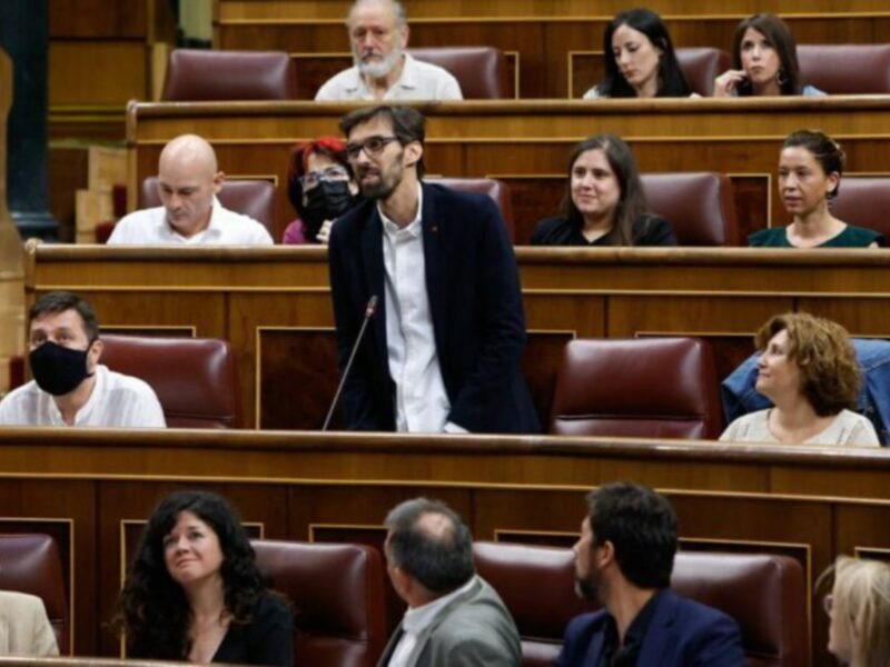 Presidencia del Gobierno responde a Bueno, diputado de IU por Cádiz, que no le consta oficialmente que haya una fosa común dentro de la Base de Rota 