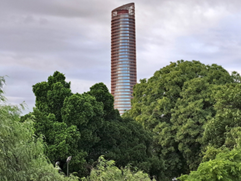 La Torre Sevilla una referencia en el paisaje urbano.
