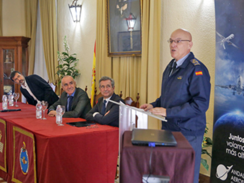 Alrededor de ochenta asociados y colaboradores acompañan en esta cita anual y celebran su Copa de Navidad.