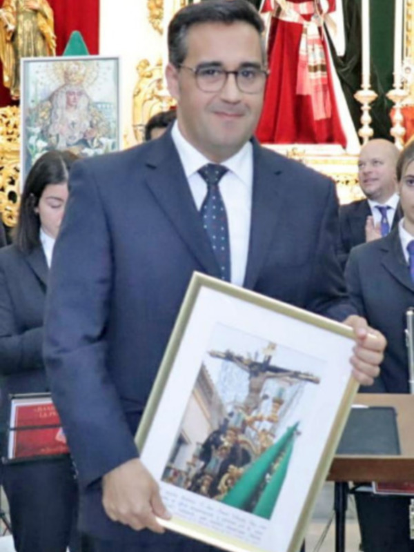 Juan Manuel Velázquez Ruiz presentó la obra de su composición llamada  “El Cristo” de la Hermandad de la Vera-cruz de Alcalá del Río.