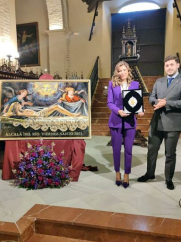 La Hermandad de la Soledad  Ilipense presentó su Cartel Cofrade, Anuario y a la pregonera del Viernes Santo.