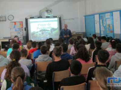 ACITUR lleva a los colegios la concienciación sobre la protección del pinar de Chipiona dentro del proyecto LIBERA de Ecoembes