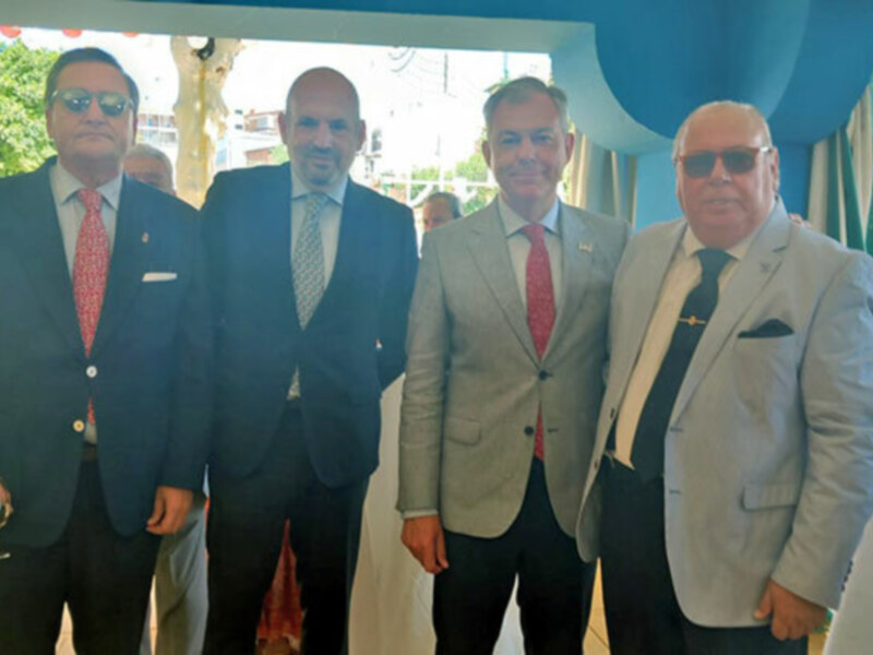 Importantes personalidades se reúnen en la Feria de Abril de Sevilla