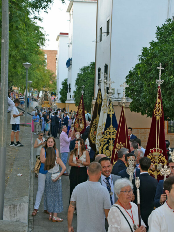 El barrio de las Huertas rinde devoción a la Virgen del Carmen de San Leandro de Sevilla