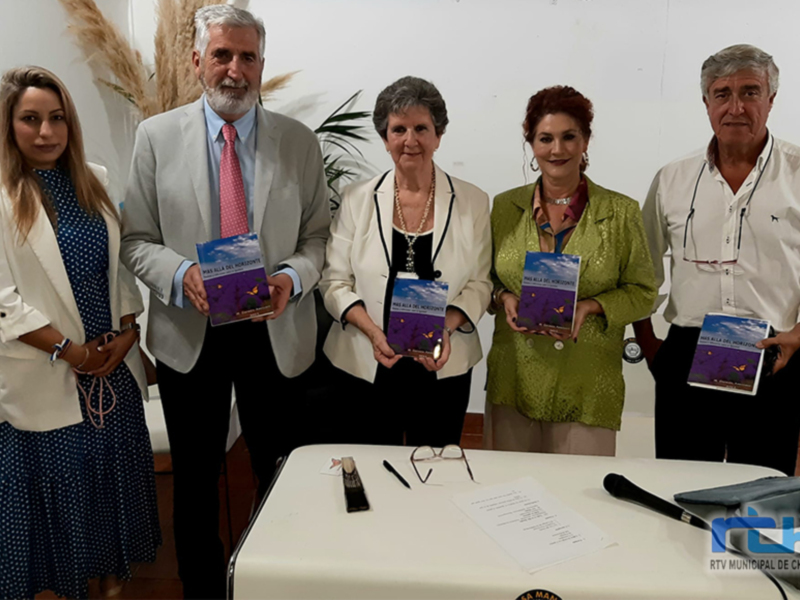 Mari Carmen Aparcero presentó el pasado sábado su segundo libro, el poemario ‘Más allá del Horizonte’