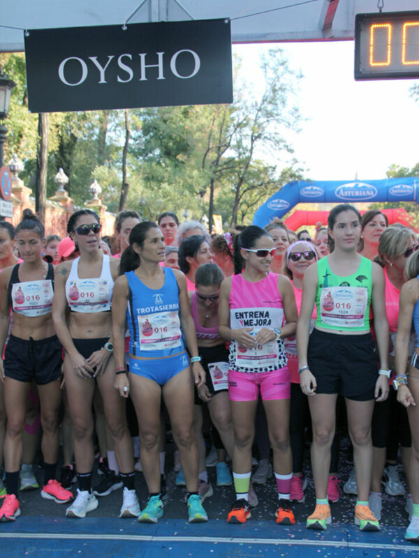 Sevilla con la mara rosa  con fines solidarios