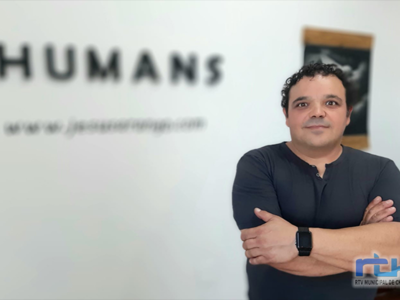 Inaugurada la muestra fotográfica ‘Humans II’ del chipionero Jesús Arango