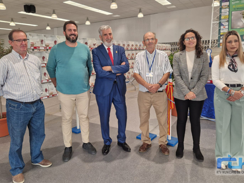 El Palacio de Ferias y Exposiciones acoge hasta el domingo el décimo primer concurso ornitológico de Chipiona 