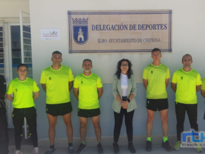 Militares de la Unidad Militar de Emergencias han entrenado hoy en el circuito de orientación del pinar de Chipiona 