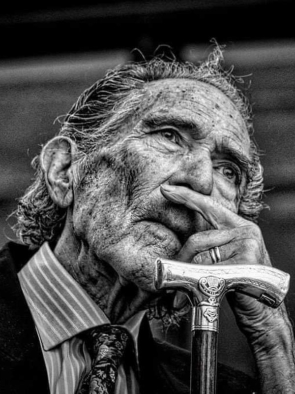 El año pasado a los 92 años se fue de este valle de lágrimas el muy lúcido , polémico escritor, poeta y dramaturgo Antonio Gala