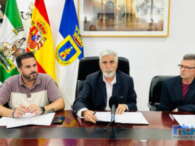 Firmado el convenio por el que el Ayuntamiento de Chipiona subvenciona a la Hermandad del Cristo con 3.000 euros