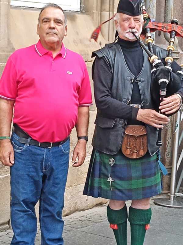 El kilt apareció en las Tierras Altas de Escocia en el siglo XVII y ha acabado por convertirse en un símbolo de su herencia nacional inconfundible. 
