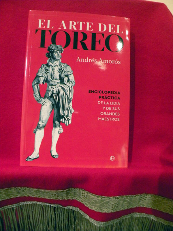 "Andrés Amorós Presenta 'El Arte del Toreo' en la Maestranza, Arropado por Bieito Rubido, Juan José Padilla y José Luque Teruel" 