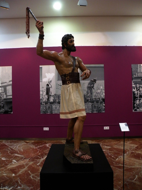 Los cincuenta años del Señor Atado de Las Cigarreras en una exposición en el Mercantil de Sevilla 