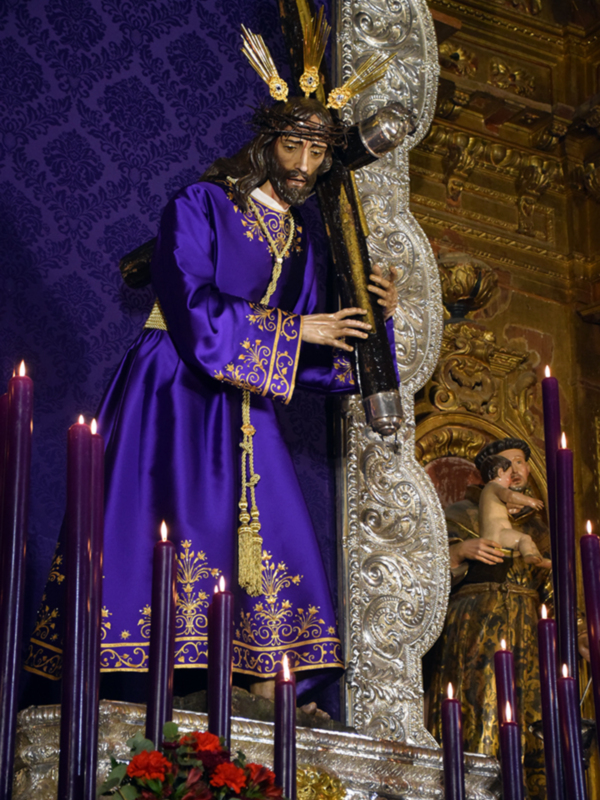 Nuestro Padre Jesús Nazareno de Alcalá del Río estrena una túnica en su quinario de Cuaresma