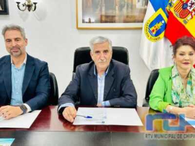 Firmada la prórroga por otro año más del convenio que habilita ayudas de FCC Aqualia en los recibos de familias vulnerables de Chipiona  